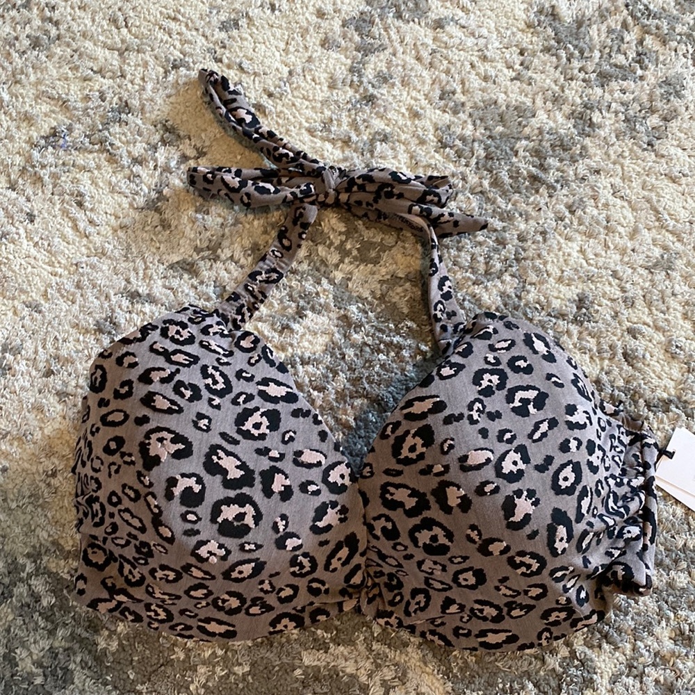NWT - Leopard bikini top